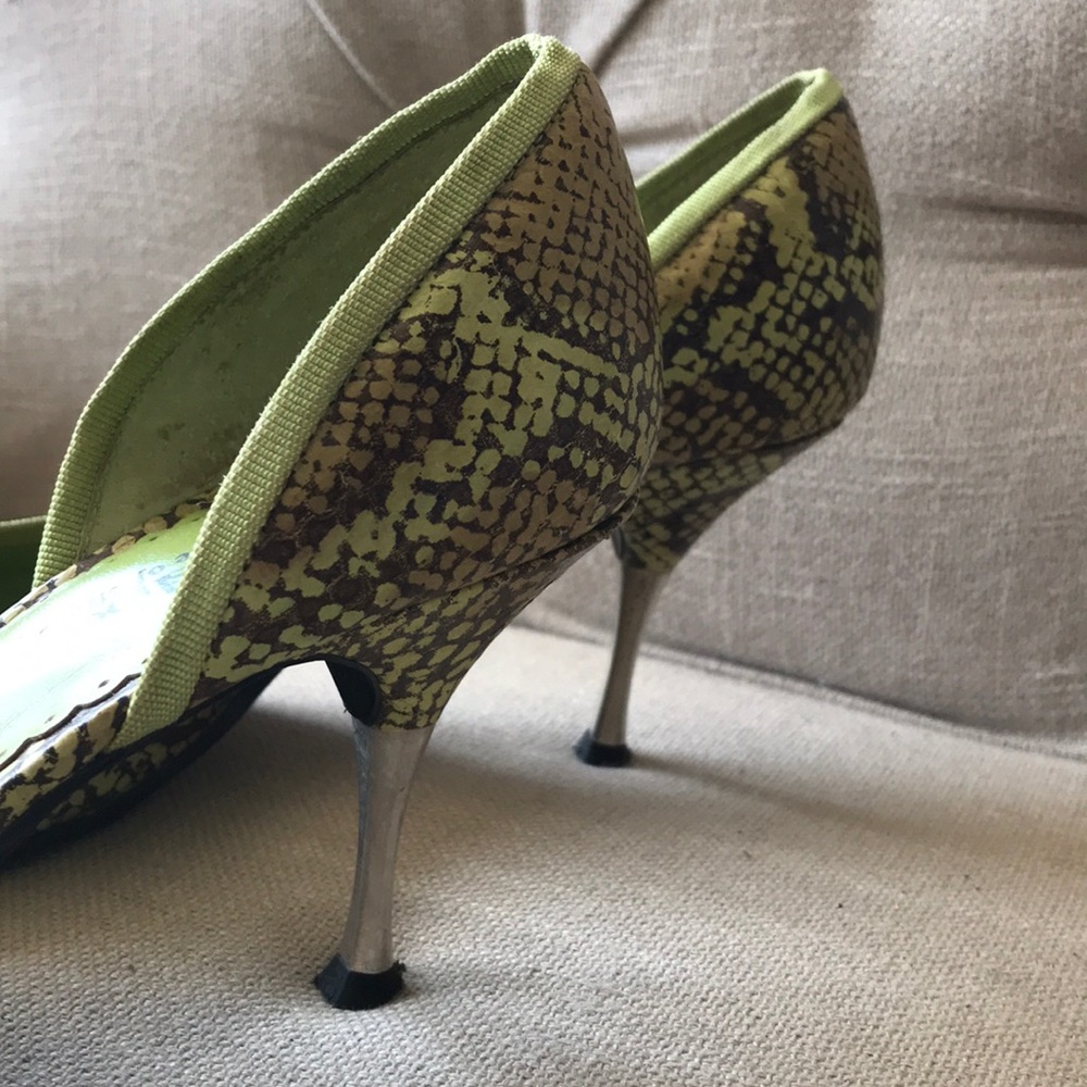 Pumps - Picture 2 of 4